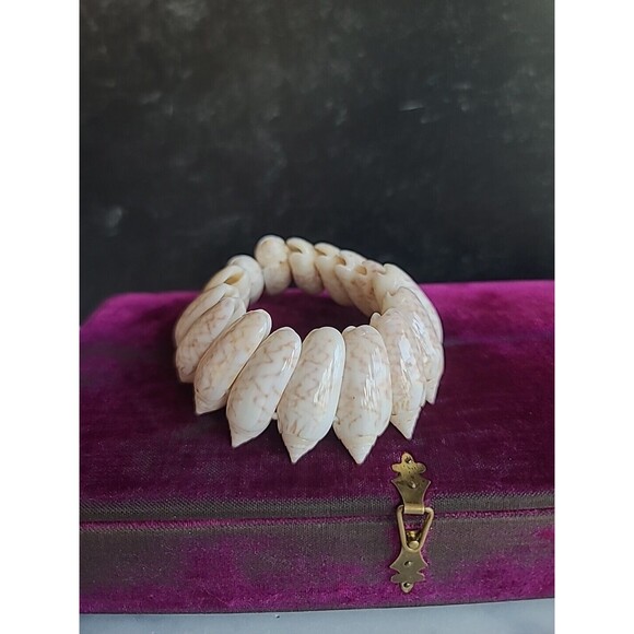 Vintage Beaded Shell Stretchy Bracelet - Picture 1 of 10